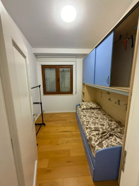Tirane, jepet me qera apartament duplex 3+1+Ballkon , 120 m² 1.200 € (Liqeni i Thate)