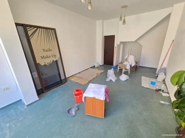 Tirane, jepet me qera zyre Kati 2, 30 m² 480 € (Qender)