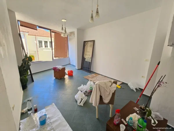 Tirane, jepet me qera zyre Kati 2, 30 m² 480 € (Qender)