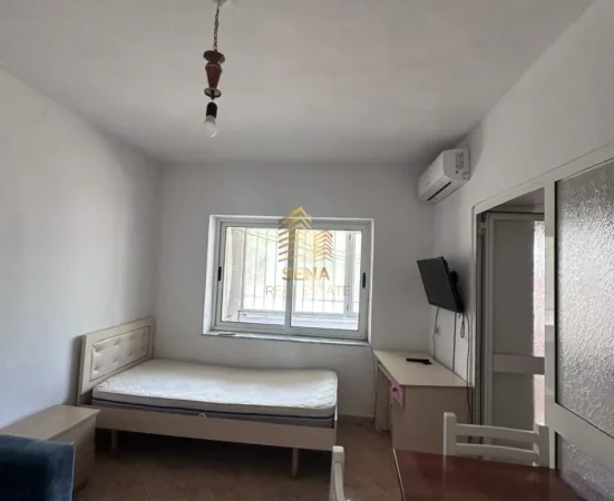 Tirane, jepet me qera apartament 1+1+Ballkon Kati 1, 70 m² 450 € (Brryli)