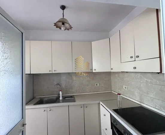 Tirane, jepet me qera apartament 1+1+Ballkon Kati 1, 70 m² 450 € (Brryli)