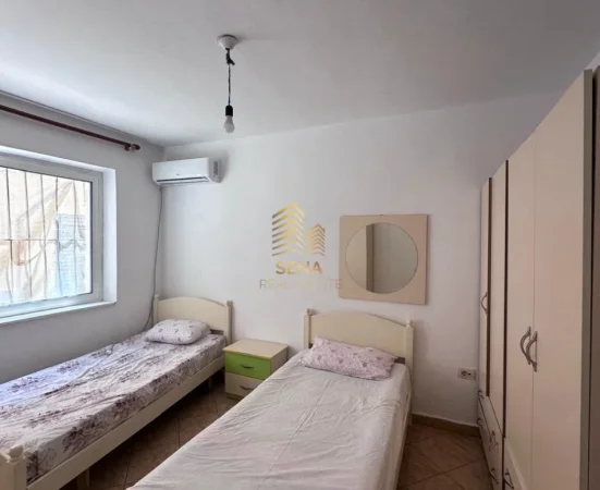 Tirane, jepet me qera apartament 1+1+Ballkon Kati 1, 70 m² 450 € (Brryli)