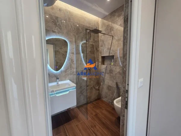 Tirane, shitet garsonier 1+1 Kati 4, 40 m² 120.000 € (PAZARI I RI)