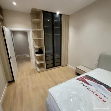 Tirane, jepet me qera Vile 5+1+Ballkon Kati 2, 402 m² 2.800 € (Hiqmet Buzi)