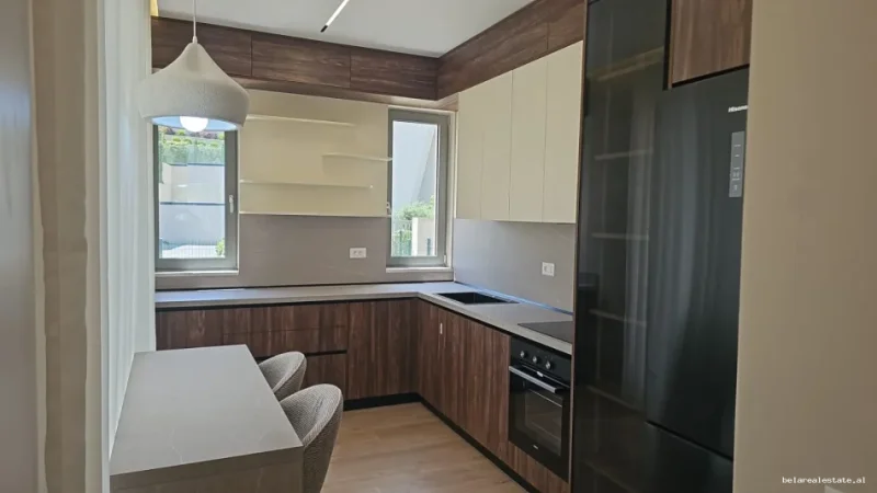 Tirane, jepet me qera Vile 5+1+Ballkon Kati 2, 402 m² 2.800 € (Hiqmet Buzi)