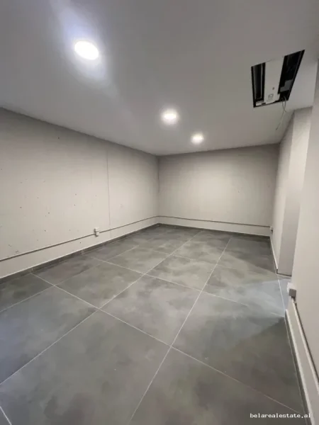 Tirane, jepet me qera Vile 5+1+Ballkon Kati 2, 402 m² 2.800 € (Hiqmet Buzi)
