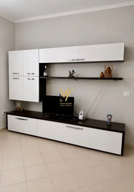 Tirane, jepet me qera apartament 2+1+Ballkon Kati 1, 96 m² 520 € (FRESKU)
