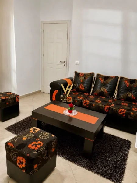 Tirane, jepet me qera apartament 2+1+Ballkon Kati 1, 96 m² 520 € (FRESKU)