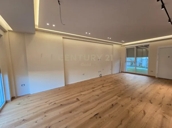 Tirane, shitet Vile 4+1+Aneks+Ballkon Kati 3, 311 m² 480.000 € (FARKE)