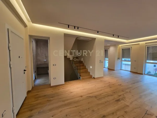 Tirane, shitet Vile 4+1+Aneks+Ballkon Kati 3, 311 m² 480.000 € (FARKE)