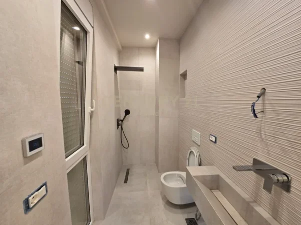 Tirane, shitet Vile 4+1+Aneks+Ballkon Kati 3, 311 m² 480.000 € (FARKE)