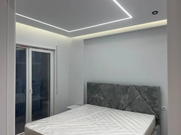 Tirane, jepet me qera apartament 1+1+Ballkon Kati 8, 65 m² 500€ (Tek Univers City, Tiranë.)