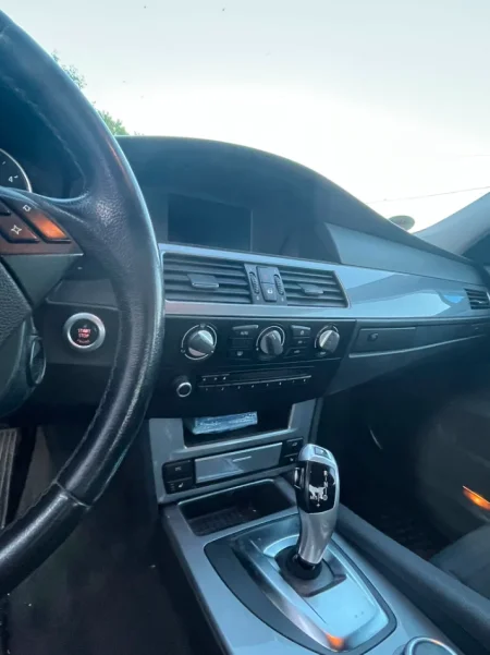OKAZION Tirane, shitet makine Bmw 520 D Nafte, e zeze automatik Kondicioner 370.000 km 3200 €