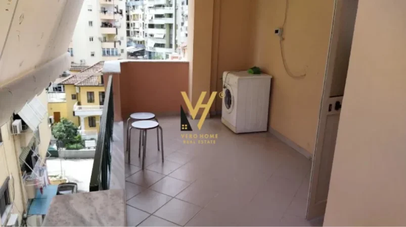 Tirane, jepet me qera apartament 1+1+Ballkon Kati 5, 75 m² 520 € (KOMUNA E PARISIT)