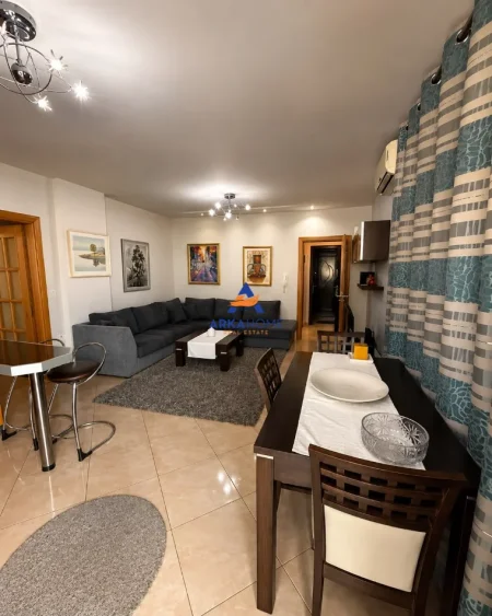Tirane, jepet me qera apartament 2+1 Kati 4, 100 m² 650 € 