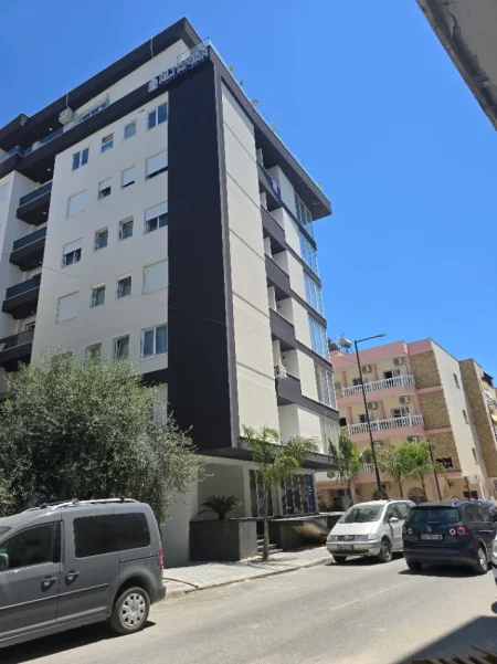 Golem, jepet me qera apartament 1+1+Ballkon Kati 3, 50 m² 60 € (Pallat i ri perball Kopleksit Freskia, prane Market Baze)