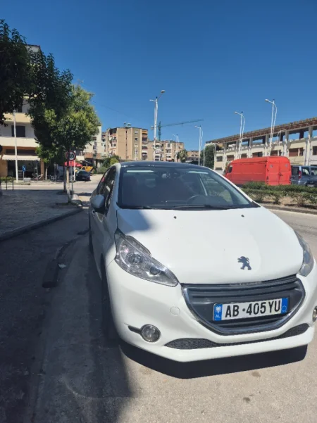 Shqiperi, shes makine Volkswagen Nafte, e bardhë automatik 174.000 km 5.500€