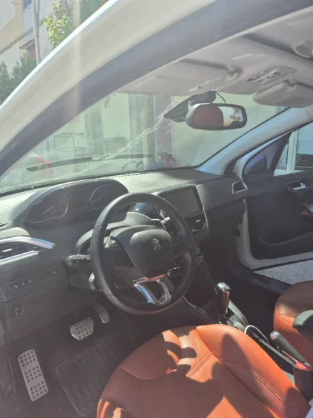 Shqiperi, shes makine Volkswagen Nafte, e bardhë automatik 174.000 km 5.500€