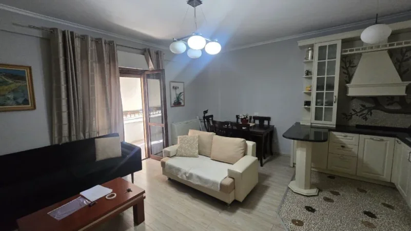 Tirane, jepet me qera apartament 1+1 Kati 3, 70 m² 650 € (KOMUNA E PARISIT)