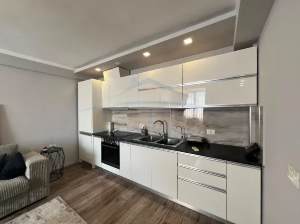 Tirane, shitet apartament 1+1 Kati 6, 61 m² 250.000 € (BLLOKU)