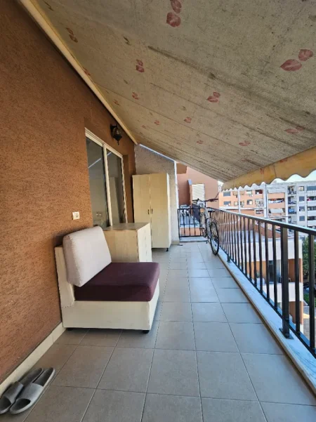Tirane, jepet me qera apartament 1+1+Ballkon Kati 8, 55 m² 400 € (Loni ligori)