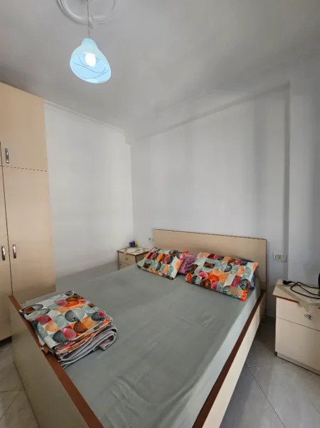 Tirane, jepet me qera apartament 1+1+Ballkon Kati 8, 55 m² 400 € (Loni ligori)