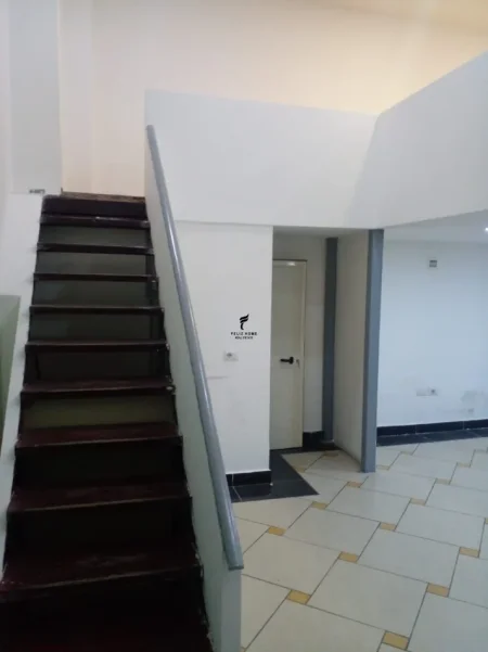 Tirane, jepet me qera dyqan Kati 1, 70 m² 600 € (QENDER)