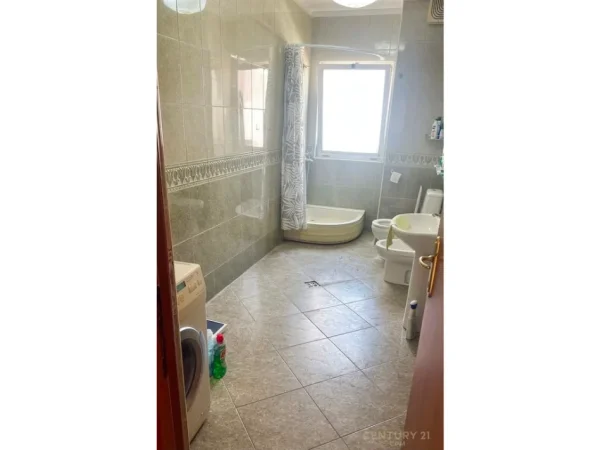 Tirane, jepet me qera apartament 1+1 Kati 7, 94 m² 650 € (komuna e parisit)