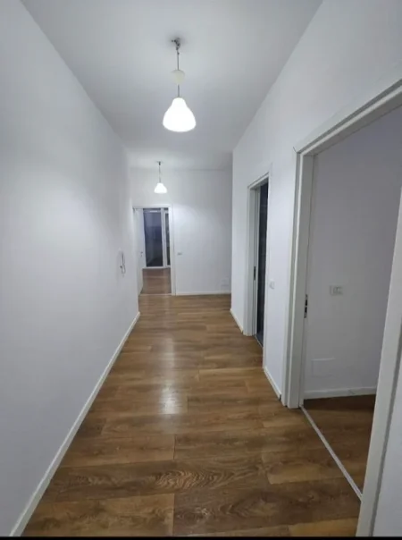 Tirane, jepet me qera zyre , 125 m² 1.330 € 