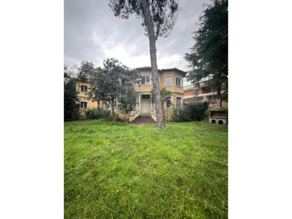 Tirane, jepet me qera apartament Vile 3 Katshe Kati 3, 383 m² 6.000 € (rruga e kavajes blloku i ambasadave)