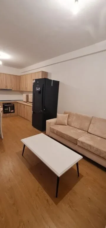 Tirane, ndarje qeraje apartament 2+1+Ballkon Kati 8, 200 € 
