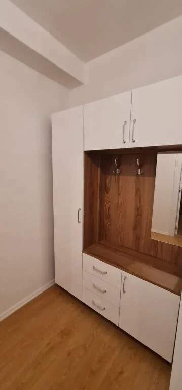Tirane, ndarje qeraje apartament 2+1+Ballkon Kati 8, 200 € 