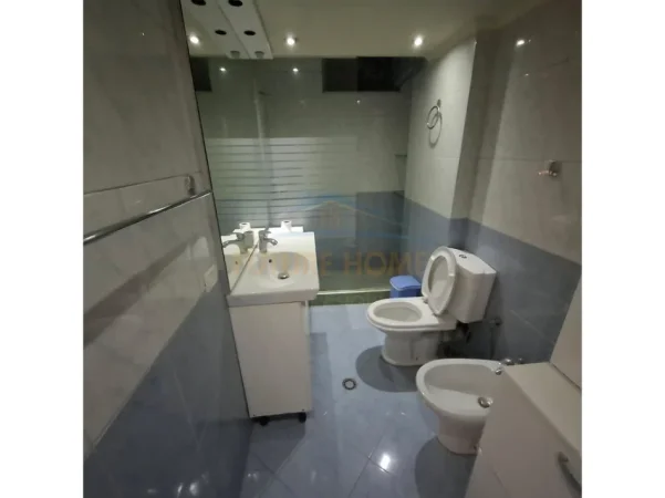 Tirane, shitet apartament 2+1+Ballkon Kati 5, 81 m² 142.000 € (Unaza e re)