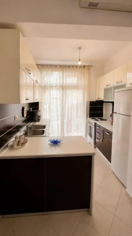 Tirane, jepet me qera apartament 2+1+Ballkon Kati 2, 80 m² 500 € (Fresku)