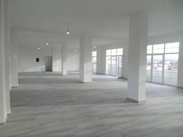 Tirane, jepet me qera ambjent biznesi Kati 1, 500 m² 1.200 € (Paskuqan prane Restorantit "Red Hill")