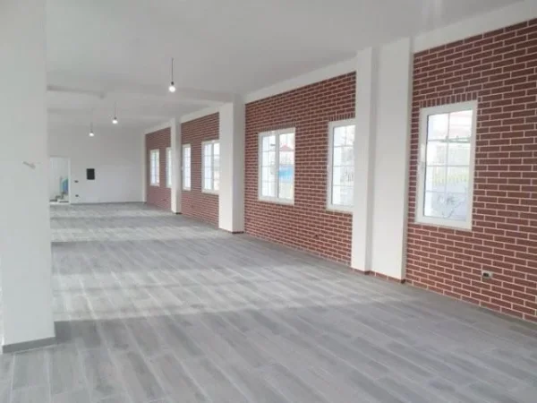 Tirane, jepet me qera ambjent biznesi Kati 1, 500 m² 1.200 € (Paskuqan prane Restorantit "Red Hill")