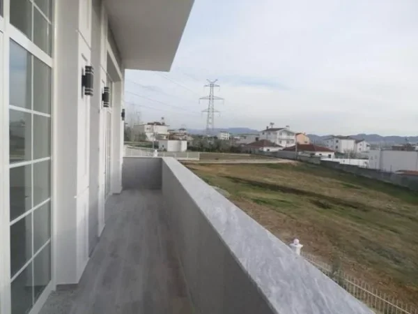 Tirane, jepet me qera ambjent biznesi Kati 1, 500 m² 1.200 € (Paskuqan prane Restorantit "Red Hill")