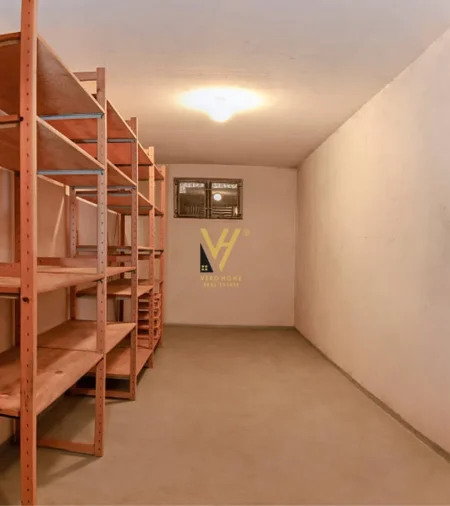 Tirane, jepet me qera ambjent biznesi Kati 1, 80 m² 1.200 € (PORCELAN)