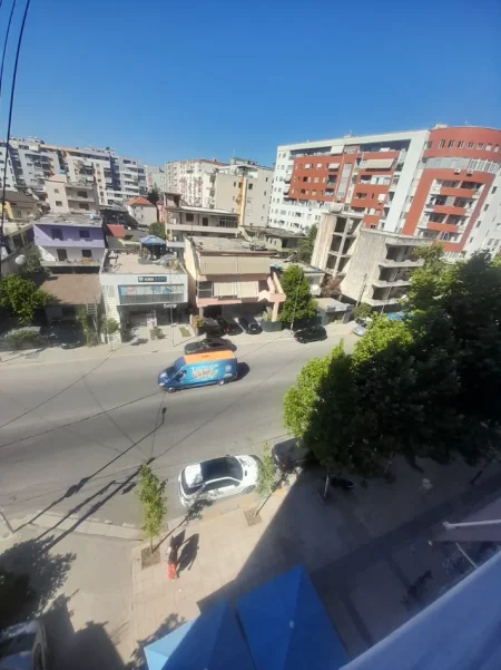 Tirane, jepet me qera Apartament 2+1 Kati 4, BOSH, Çmimi 35.000 Lekë të Reja, në ASTIR, Tirane.
