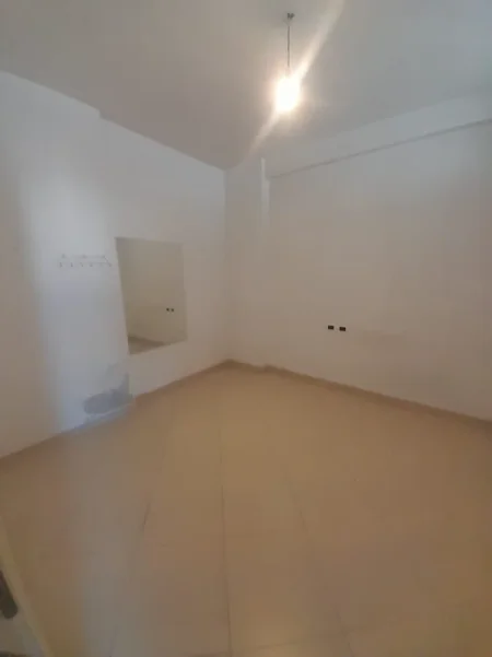Tirane, jepet me qera Apartament 2+1 Kati 4, BOSH, Çmimi 35.000 Lekë të Reja, në ASTIR, Tirane.