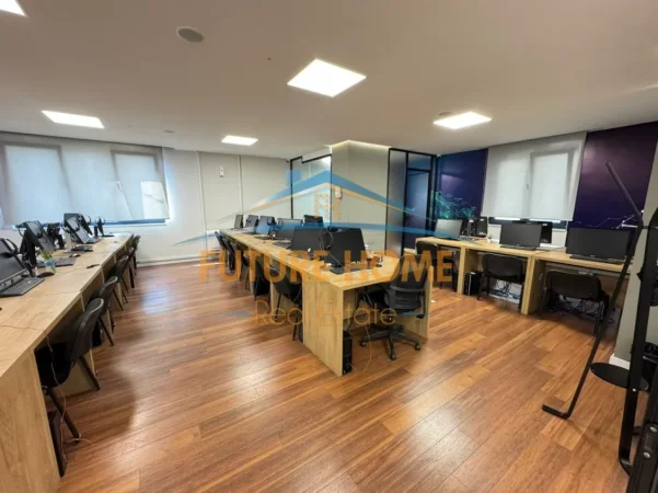 Tirane, shitet ambjent biznesi Kati 1, 130 m² 380.000 € (Shallvaret)