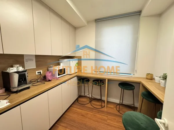Tirane, shitet ambjent biznesi Kati 1, 130 m² 380.000 € (Shallvaret)