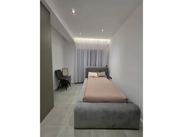 Tirane, jepet me qera apartament 3+1+Ballkon Kati 5, 142 m² 1.500 € (Rezidenca Kodra e Diellit 2)