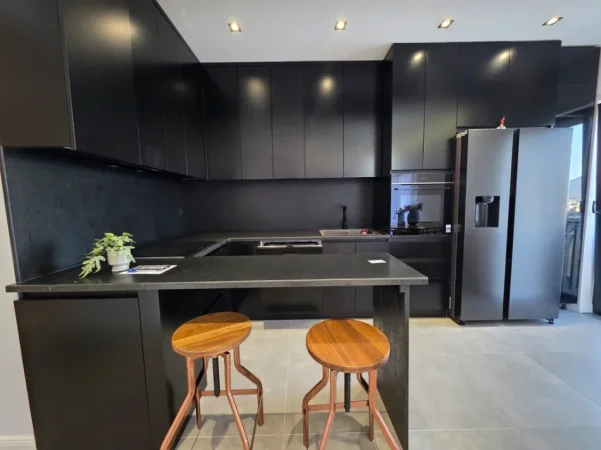 Tirane, jepet me qera apartament 3+1+Ballkon Kati 5, 142 m² 1.500 € (Rezidenca Kodra e Diellit 2)