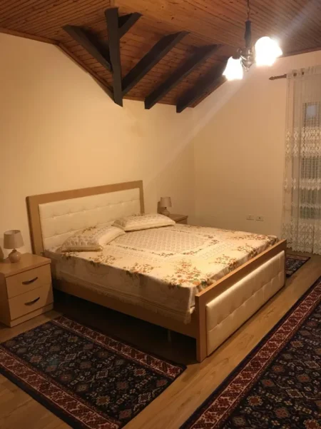 Tirane, jepet me qera apartament 3+1+Aneks+Ballkon Kati 3, 120 m² 600 € (xhamlliku , oxhaku)