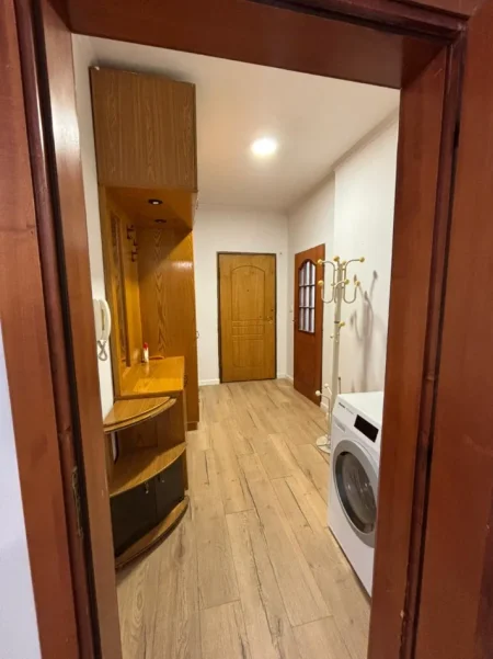 Tirane, jepet me qera apartament 3+1 Kati 2, 150 m² 1.100 € (21 Dhjetori)