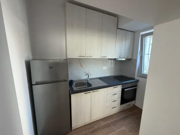 Tirane, shitet apartament 1+1 Kati 0, 57 m² 123.000 € (RRUGA FERIT XHAJKO , Prane Medreses)