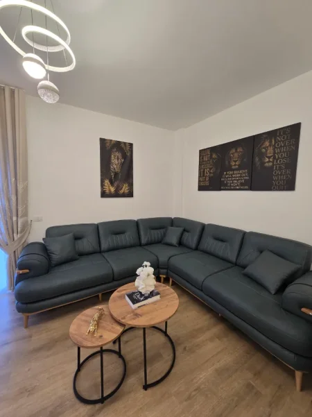 Tirane, jepet me qera 1+1 Kati 3, 74 m² 450 € (Linze(Dajt),prane restorant Olsi)