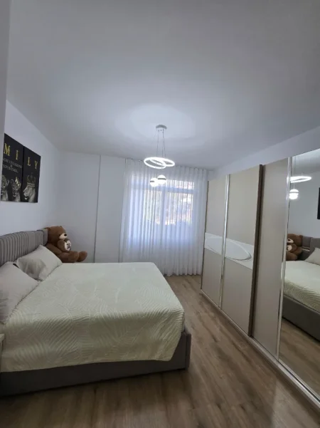 Tirane, jepet me qera 1+1 Kati 3, 74 m² 450 € (Linze(Dajt),prane restorant Olsi)