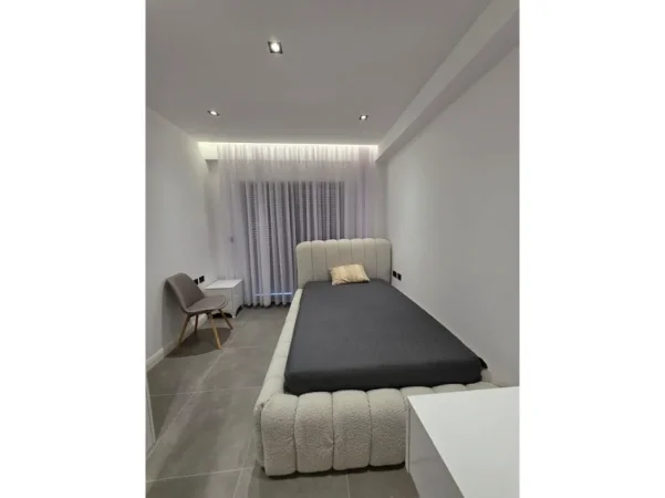 Tirane, jepet me qera apartament 3+1+Ballkon Kati 5, 142 m² 1.500 € (Rezidenca Kodra e Diellit 2, Tirane)